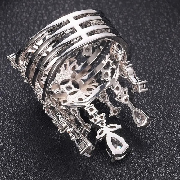 GORGEOUS Diamond & Platinum Crown Ring - Picture 7 of 9